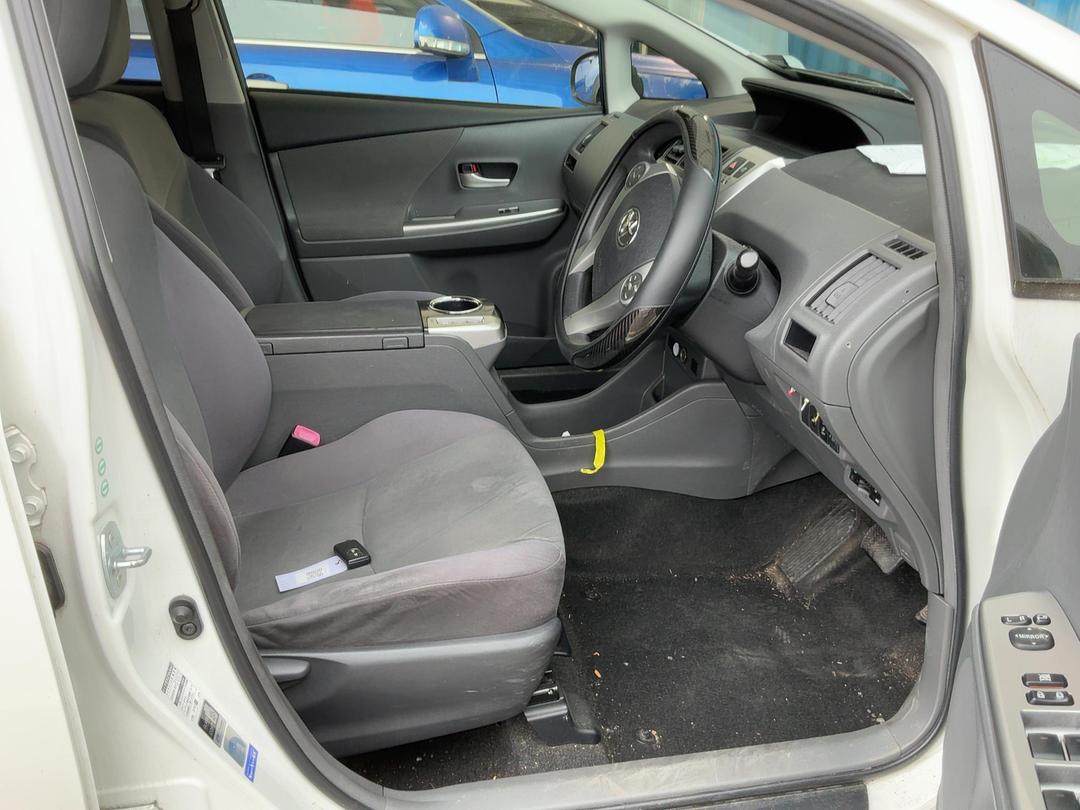 Photo '19' of Toyota Prius V Prius Alpha