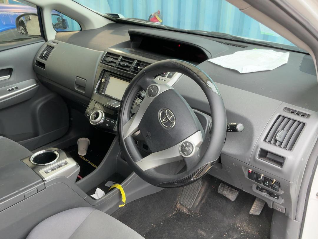 Photo '20' of Toyota Prius V Prius Alpha