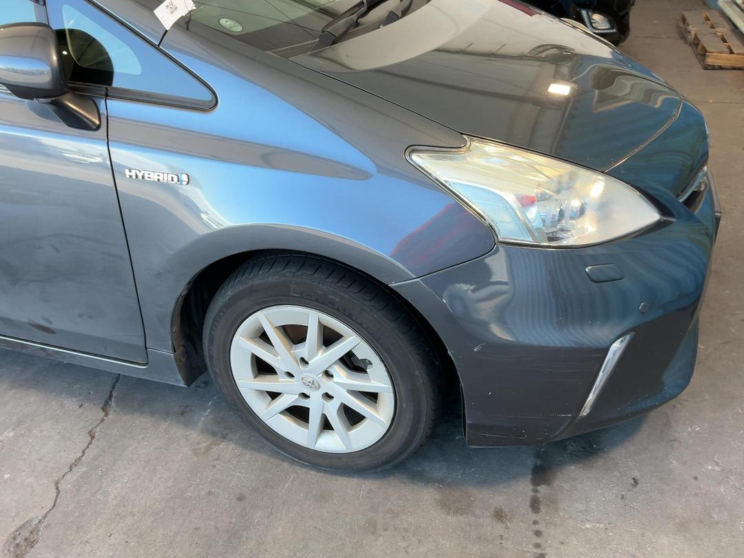 Photo '3' of Toyota Prius V Prius Alpha