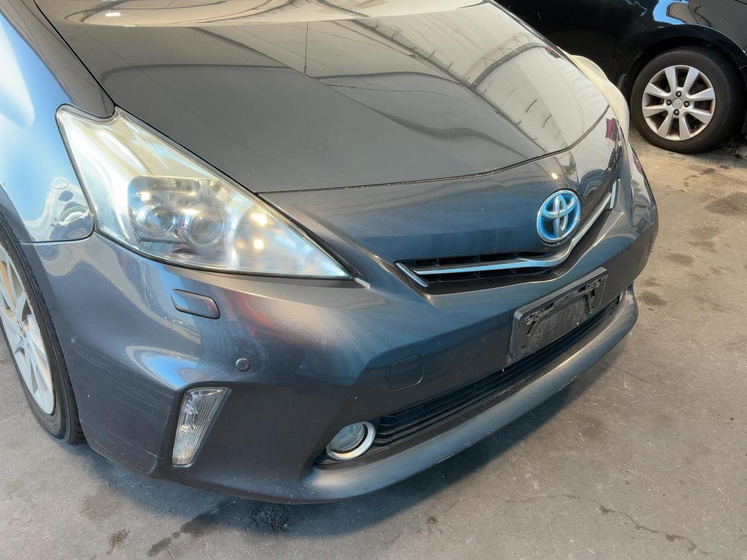 Photo '4' of Toyota Prius V Prius Alpha