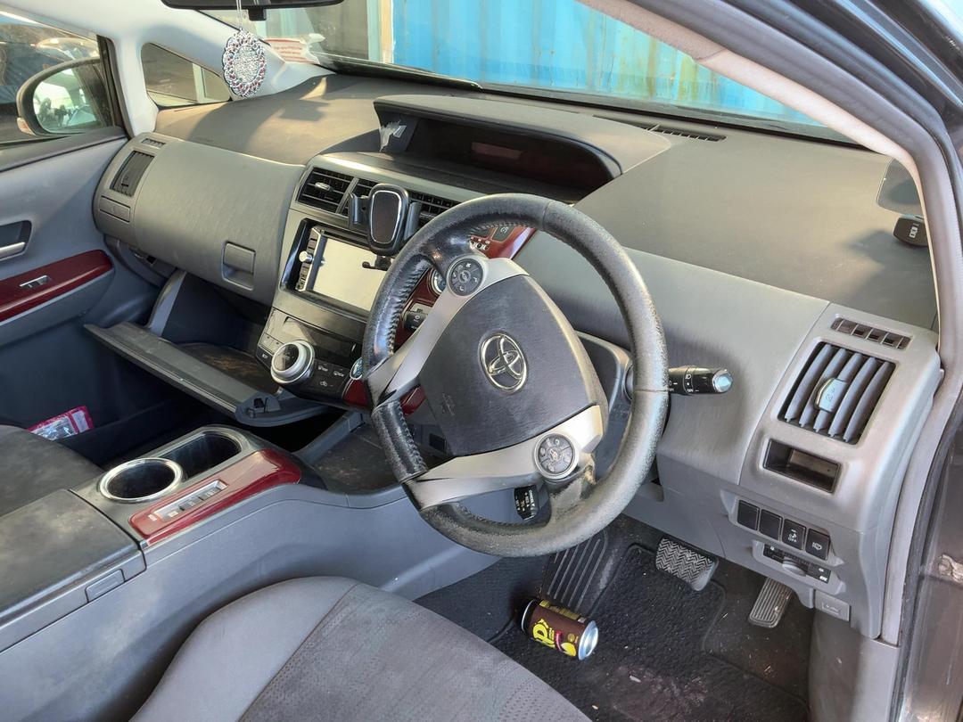 Photo '22' of Toyota Prius V Prius Alpha