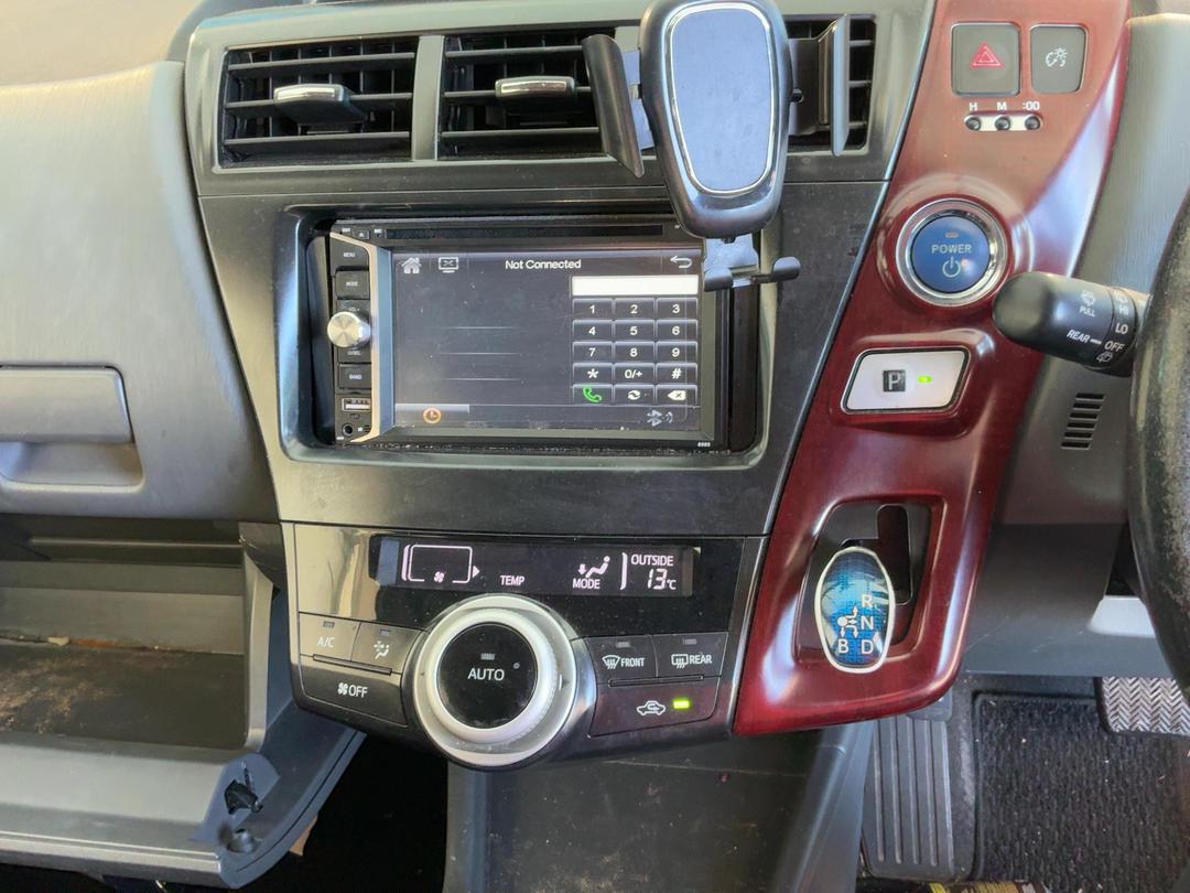 Photo '25' of Toyota Prius V Prius Alpha