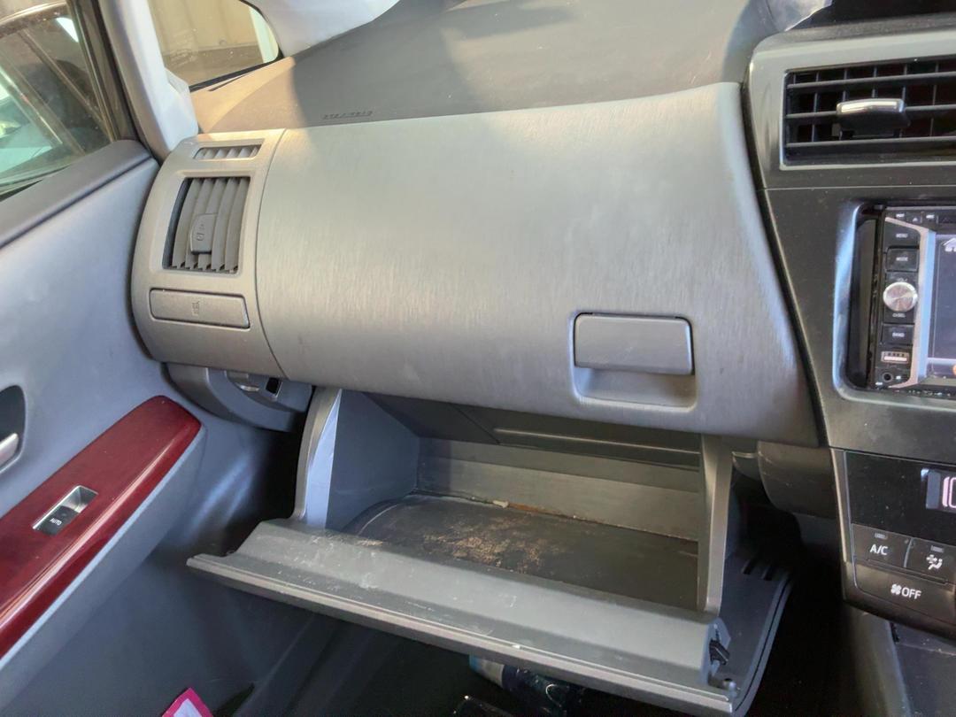 Photo '26' of Toyota Prius V Prius Alpha