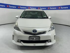 Photo '2' of Toyota Prius V