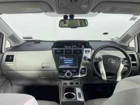 Photo '17' of Toyota Prius V