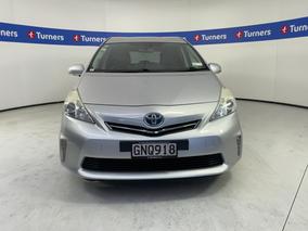 Photo '2' of Toyota Prius V