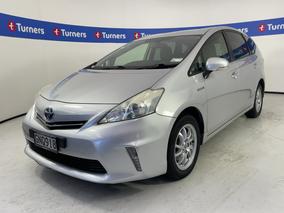 Photo '4' of Toyota Prius V