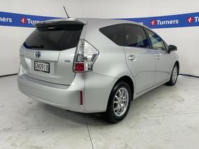 Photo '7' of Toyota Prius V