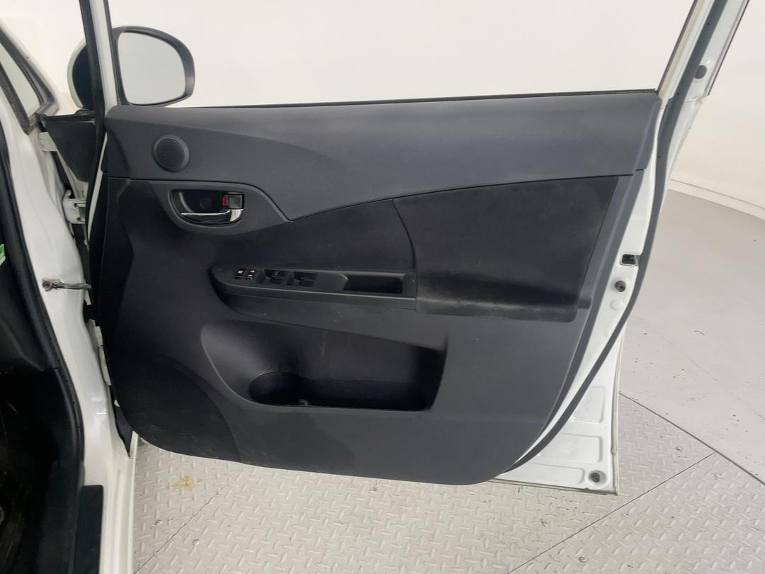 Photo '15' of Toyota Ractis