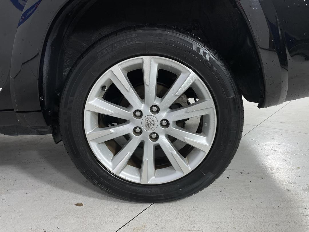 Photo '11' of Toyota Vanguard