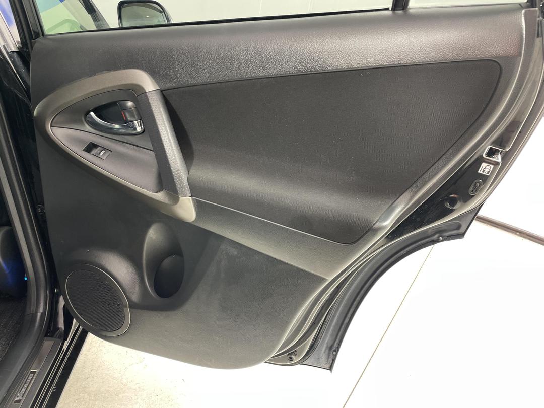 Photo '19' of Toyota Vanguard