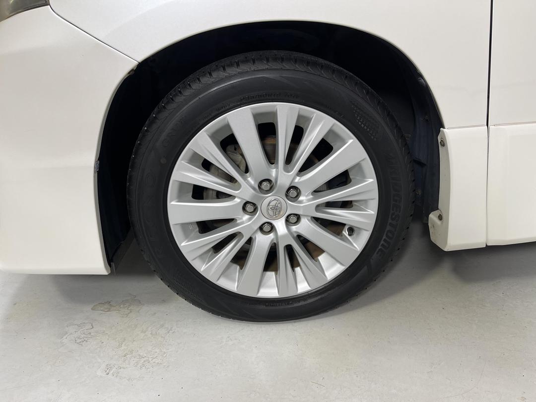 Photo '10' of Toyota Vellfire