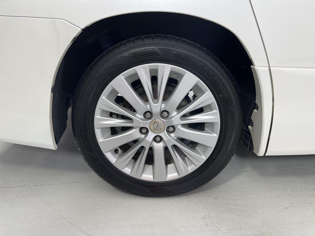 Photo '12' of Toyota Vellfire