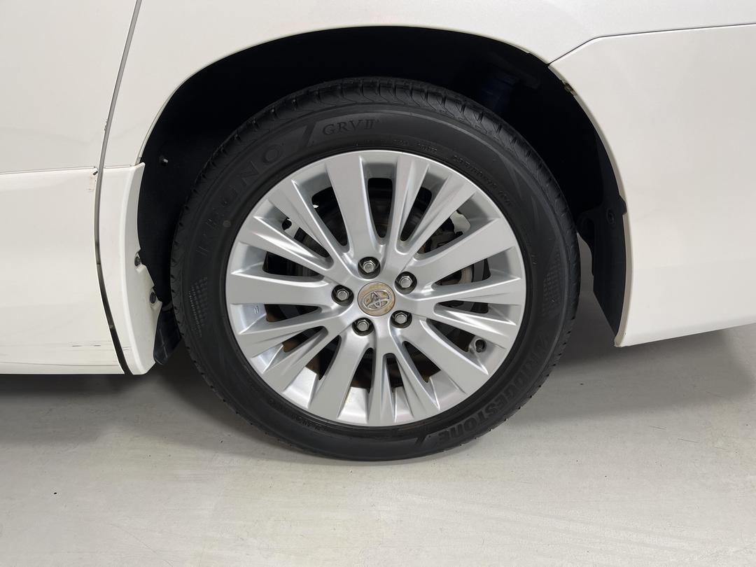 Photo '11' of Toyota Vellfire