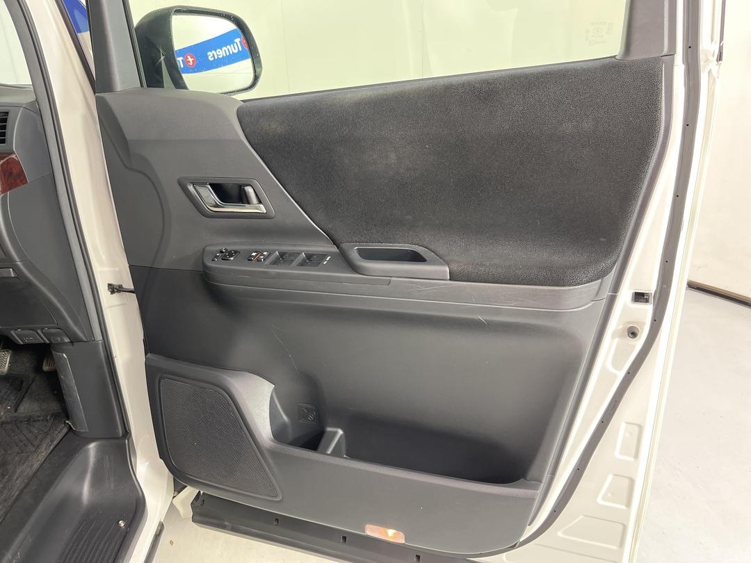 Photo '15' of Toyota Vellfire