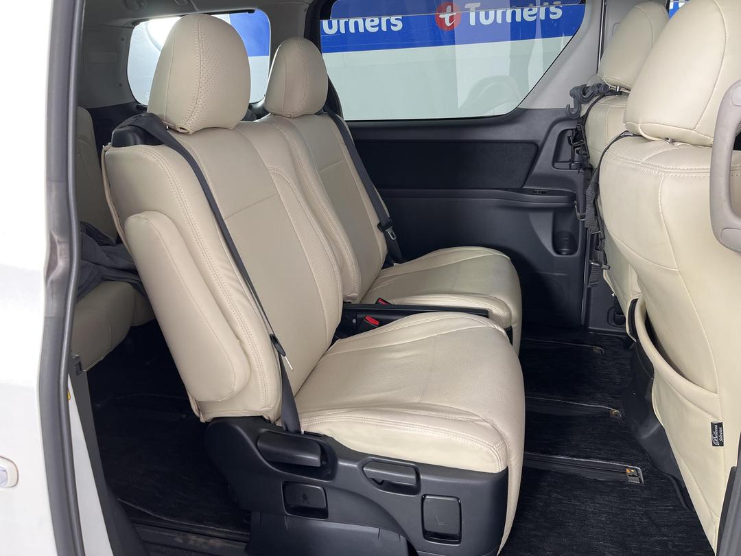 Photo '19' of Toyota Vellfire