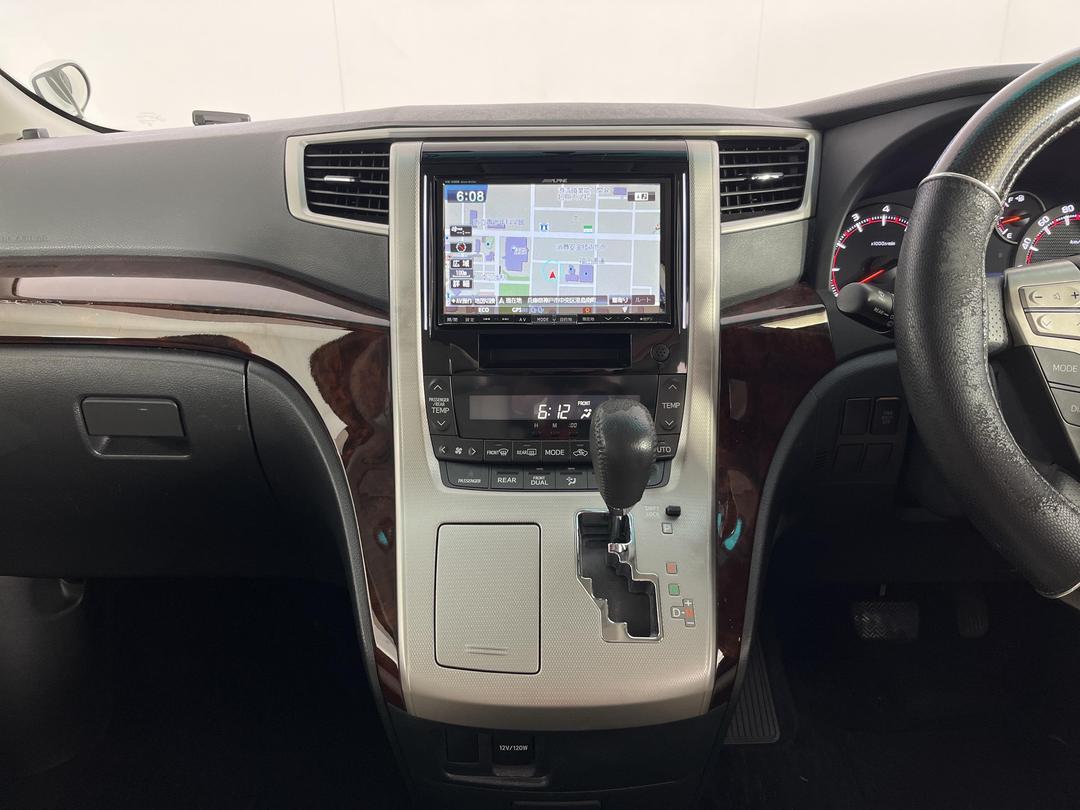 Photo '18' of Toyota Vellfire