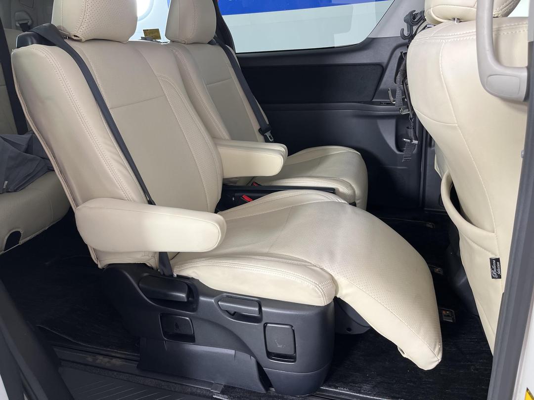 Photo '25' of Toyota Vellfire