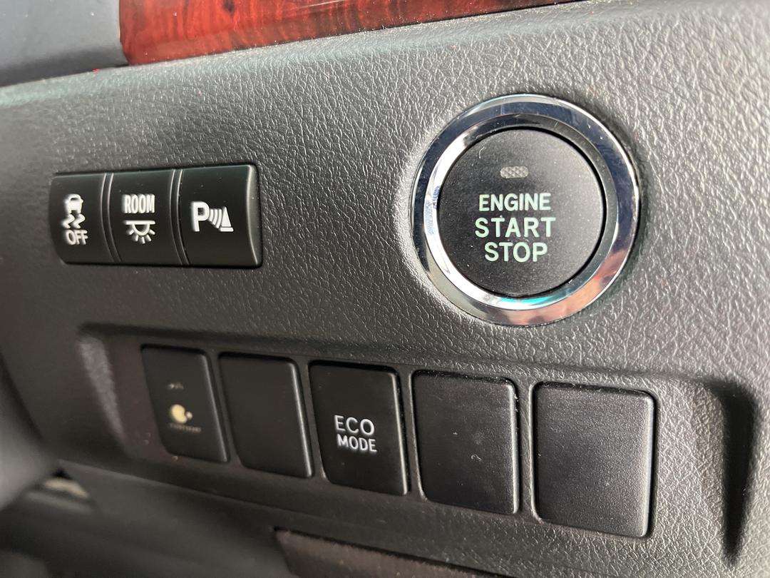 Photo '24' of Toyota Vellfire