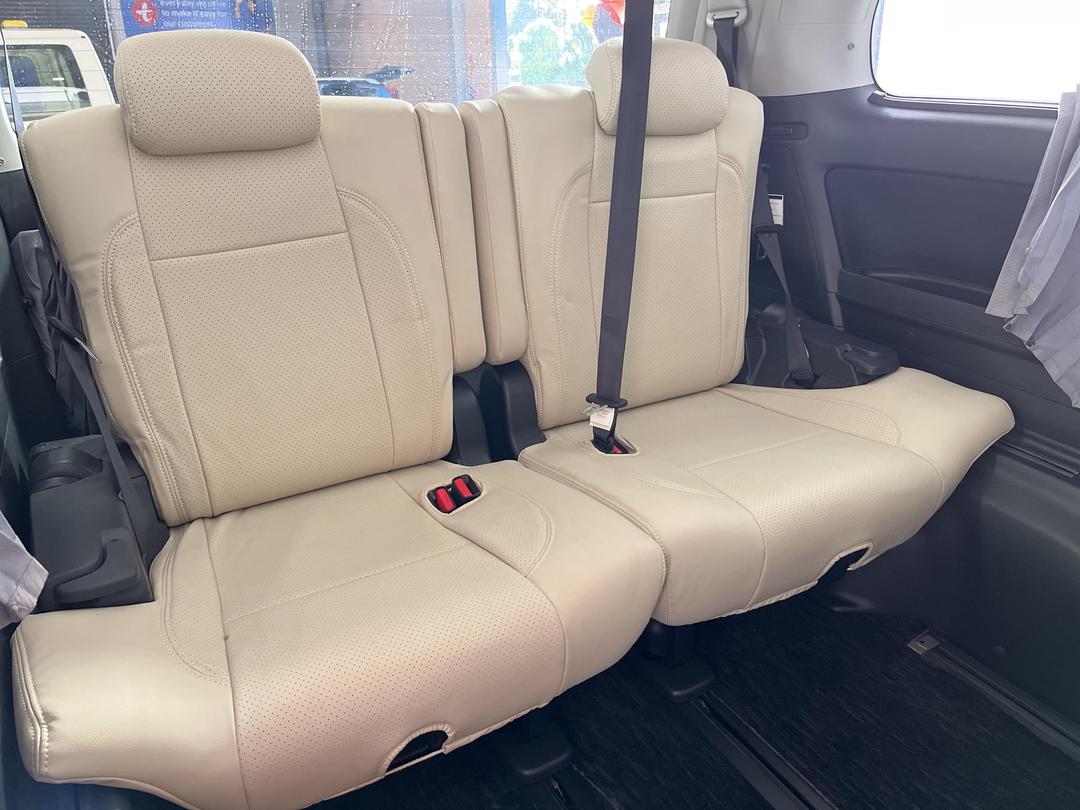 Photo '26' of Toyota Vellfire