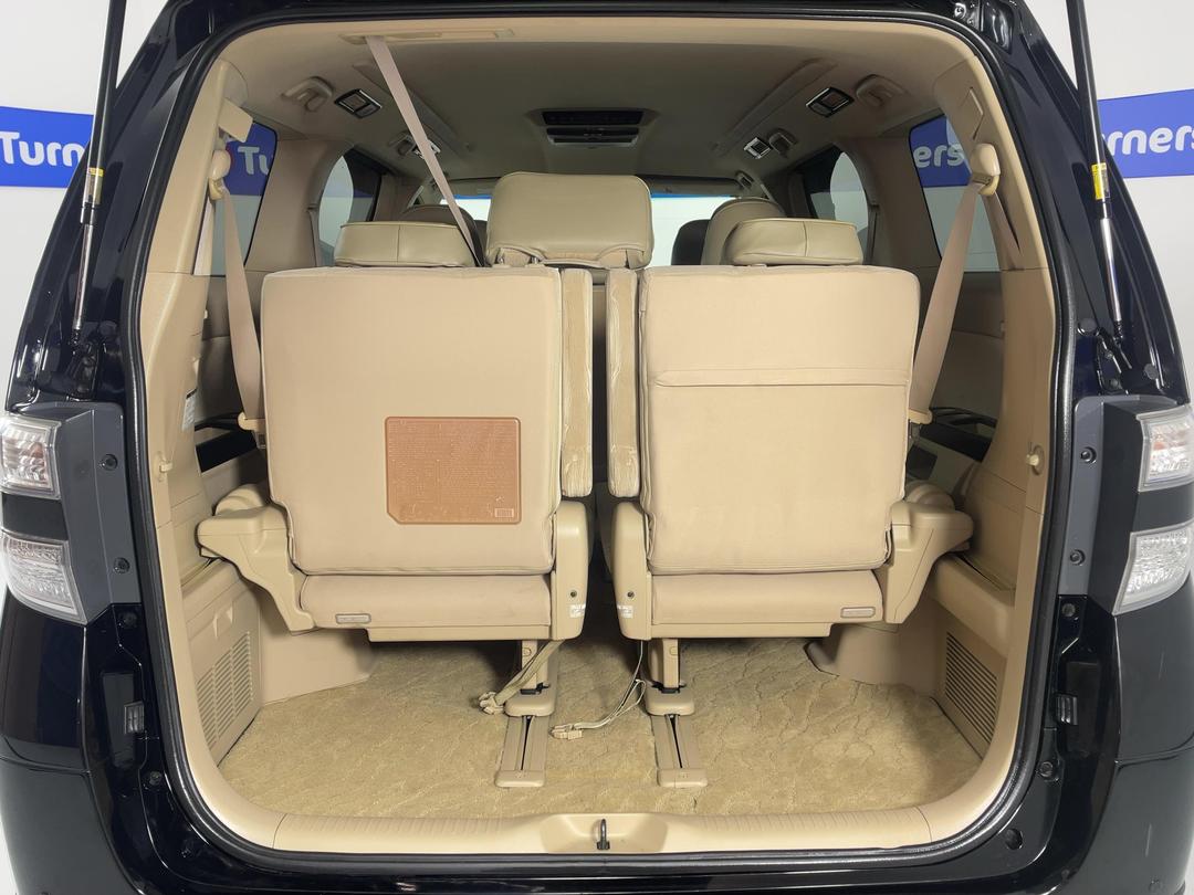 Photo '14' of Toyota Vellfire