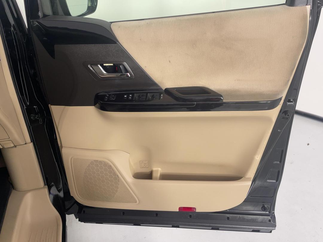 Photo '15' of Toyota Vellfire