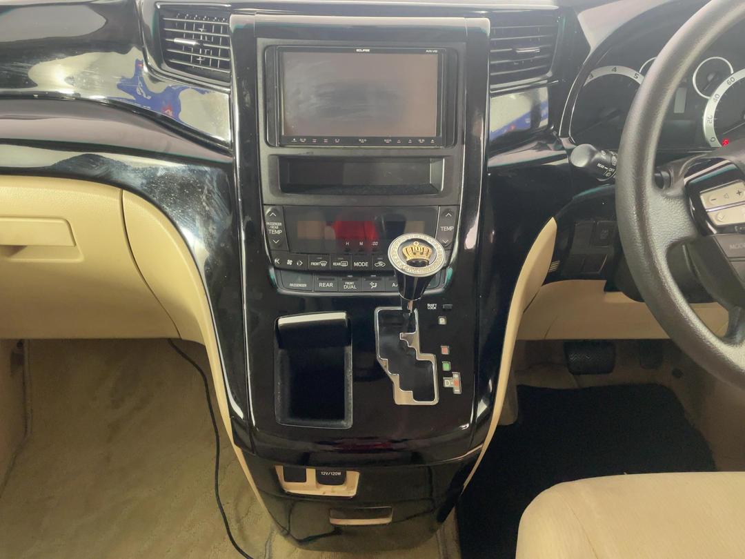 Photo '18' of Toyota Vellfire