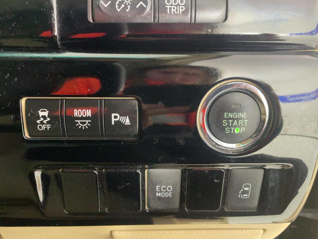 Photo '22' of Toyota Vellfire