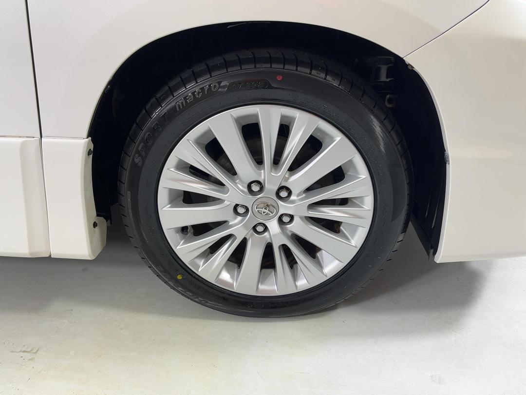 Photo '9' of Toyota Vellfire