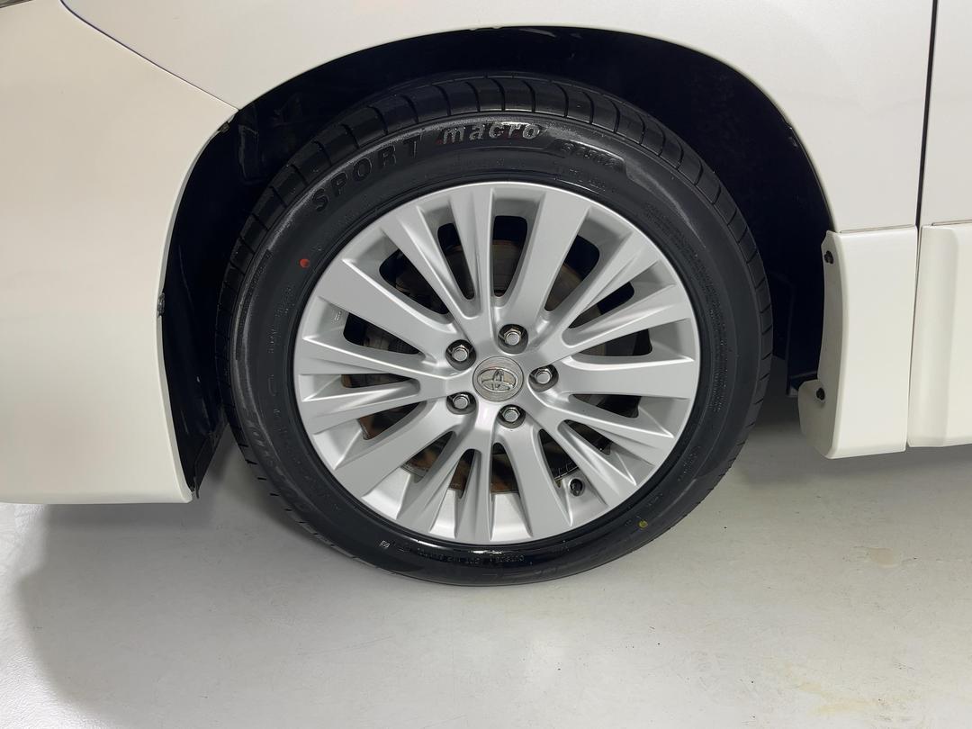 Photo '10' of Toyota Vellfire