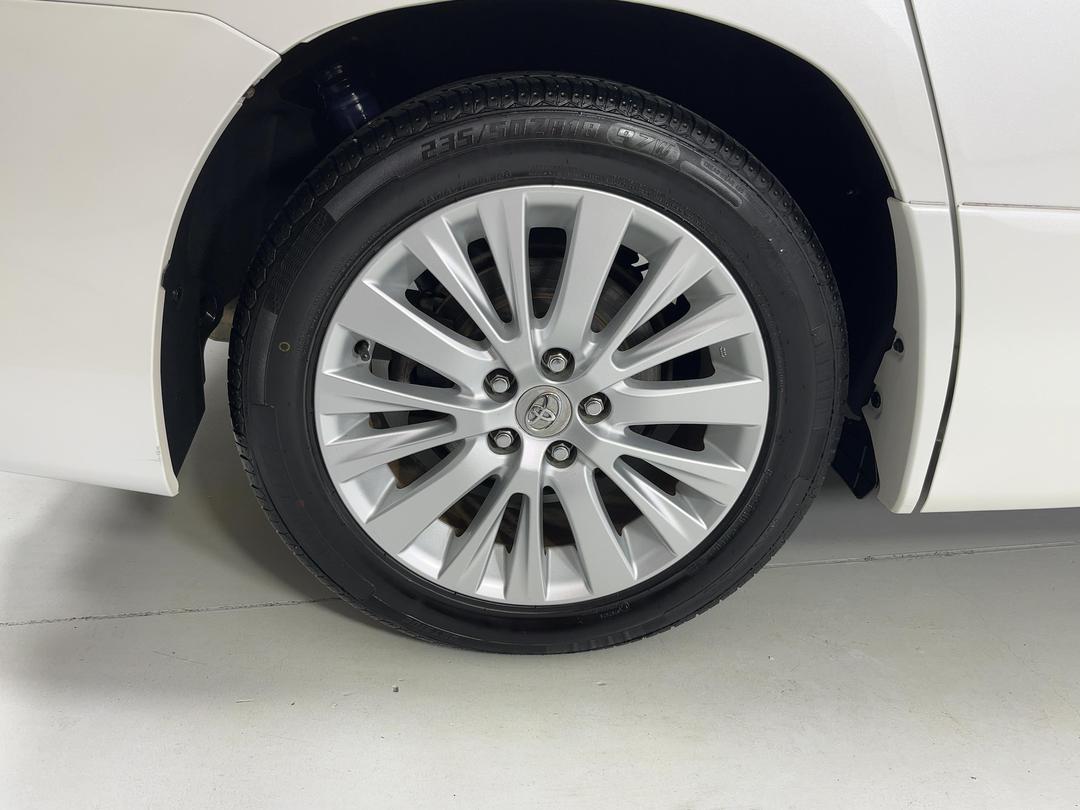 Photo '12' of Toyota Vellfire