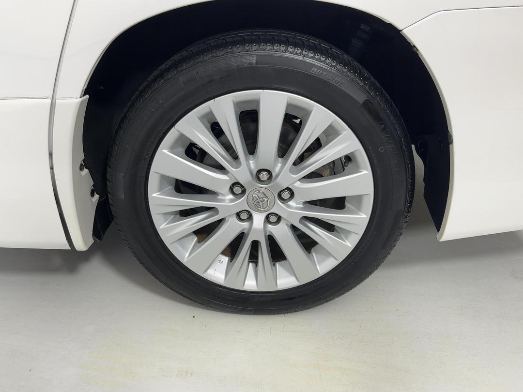Photo '11' of Toyota Vellfire