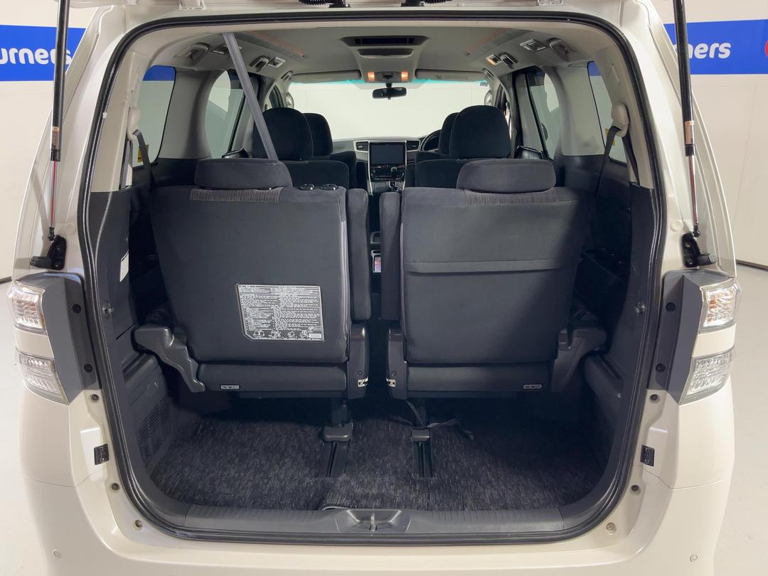 Photo '14' of Toyota Vellfire