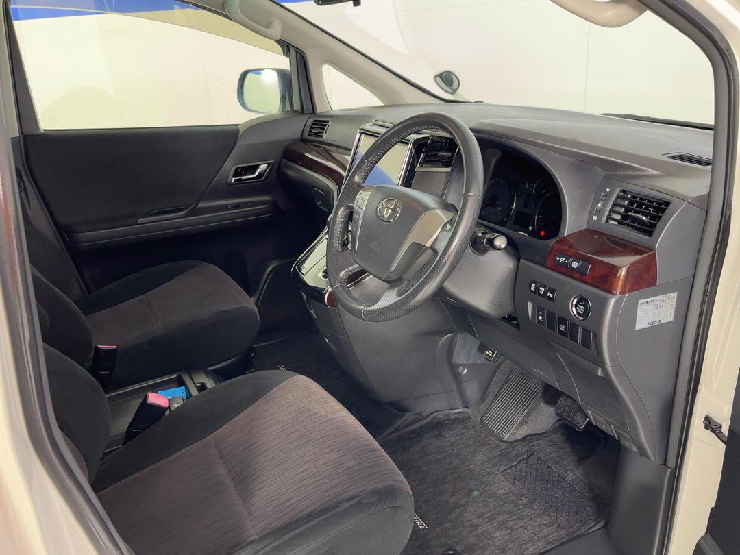 Photo '16' of Toyota Vellfire