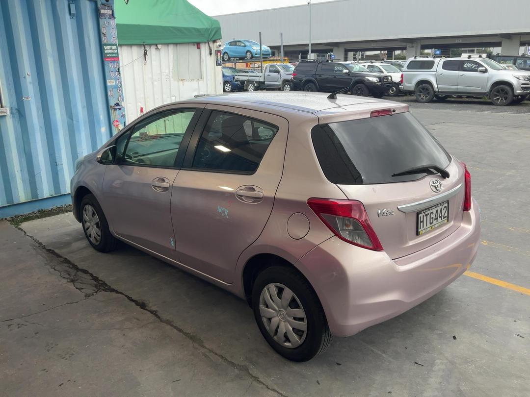 Photo '5' of Toyota Vitz Photo '5' of Toyota Vitz