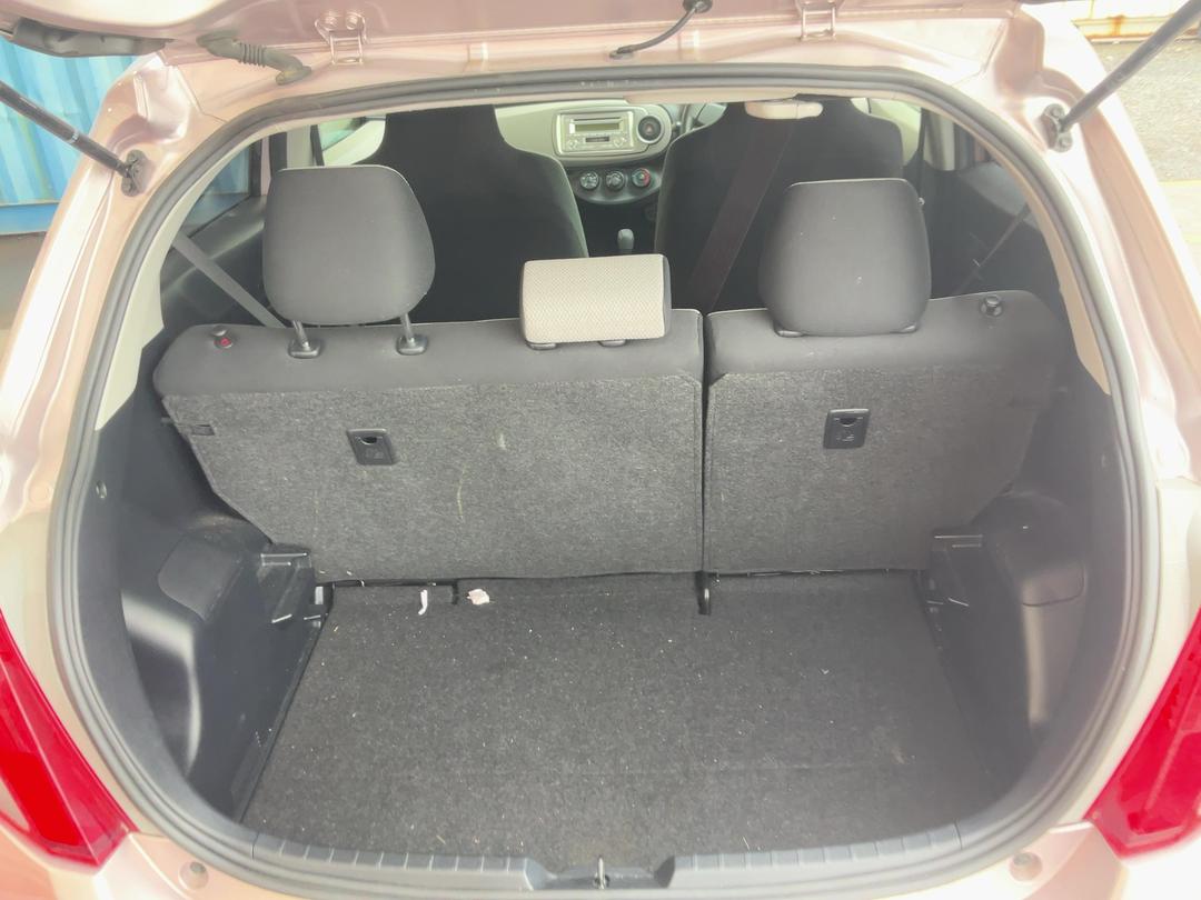 Photo '16' of Toyota Vitz Photo '16' of Toyota Vitz