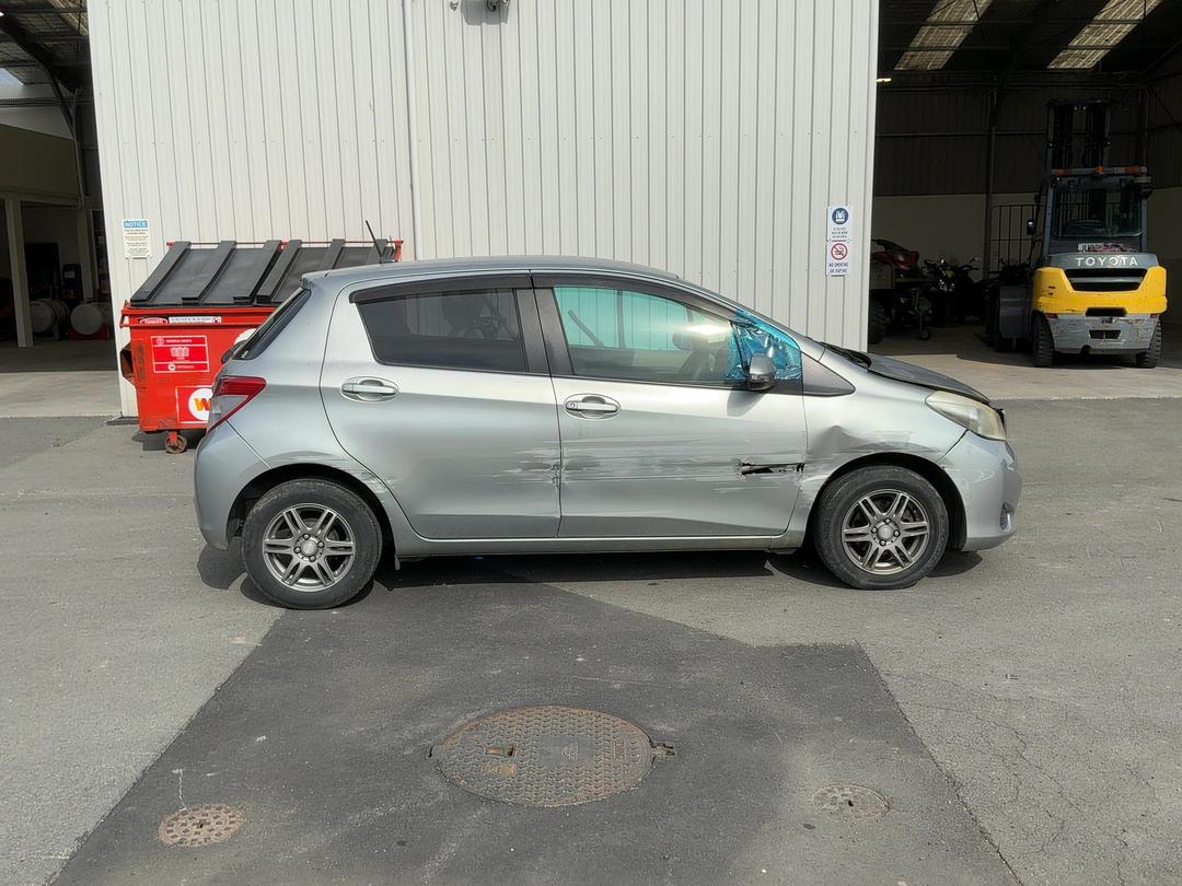 Photo '8' of Toyota Vitz Photo '8' of Toyota Vitz