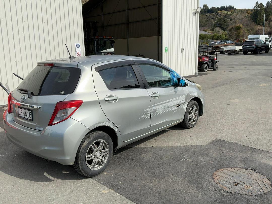 Photo '5' of Toyota Vitz Photo '5' of Toyota Vitz
