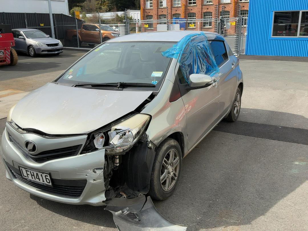 Photo '3' of Toyota Vitz Photo '3' of Toyota Vitz