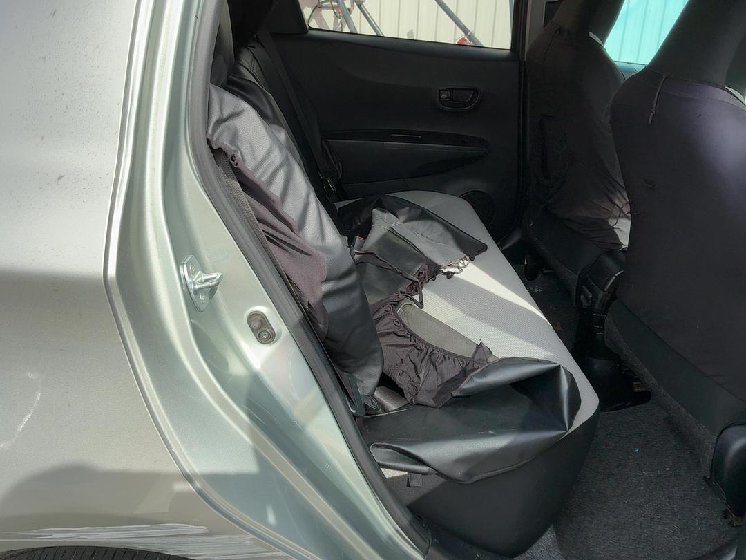 Photo '18' of Toyota Vitz Photo '18' of Toyota Vitz