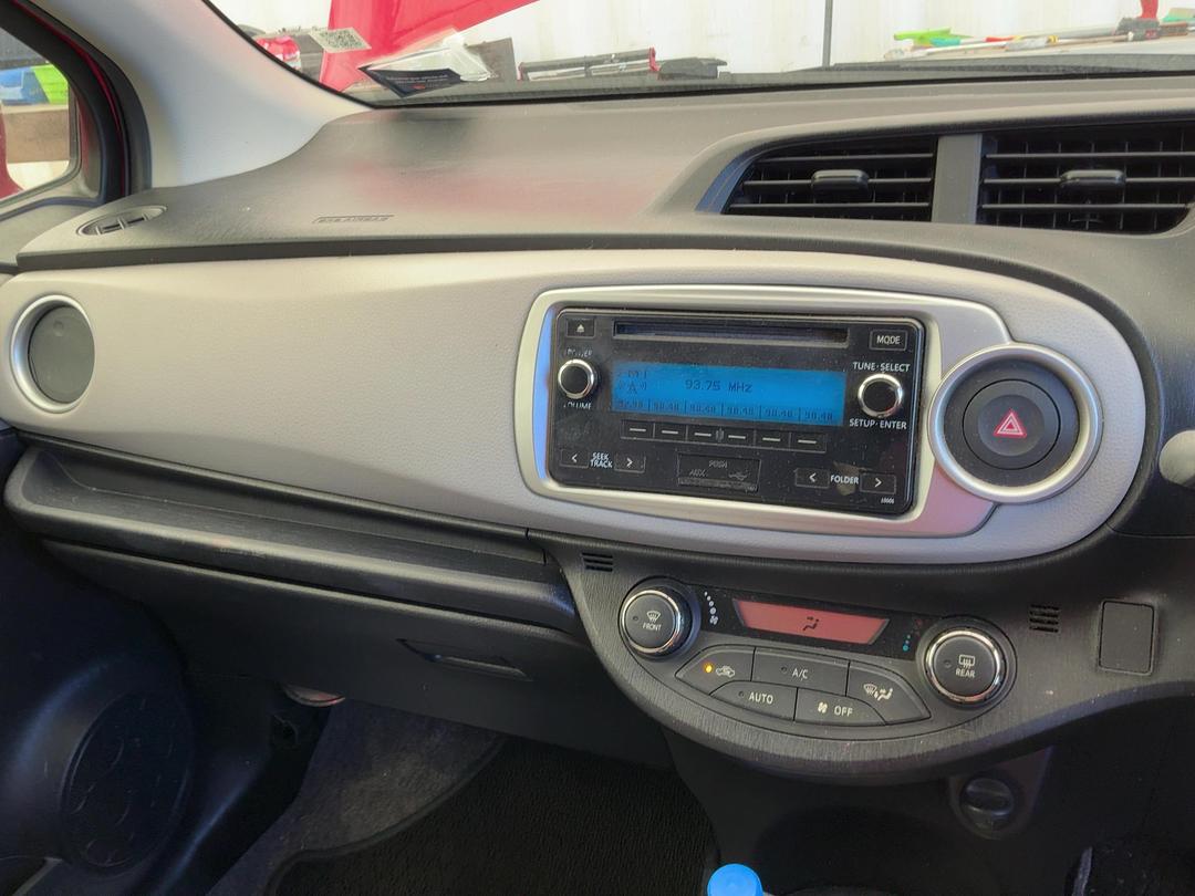 Photo '18' of Toyota Vitz Photo '18' of Toyota Vitz