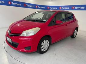 Photo '4' of Toyota Vitz