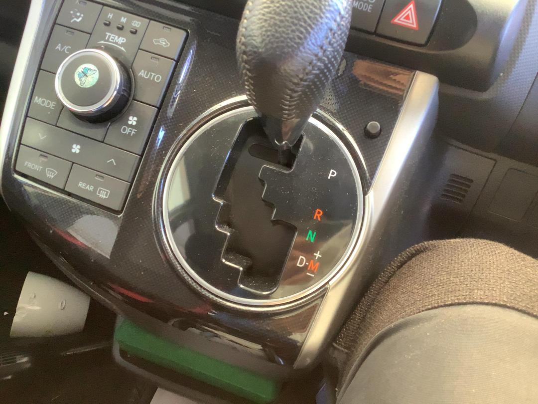 Photo '17' of Toyota Wish