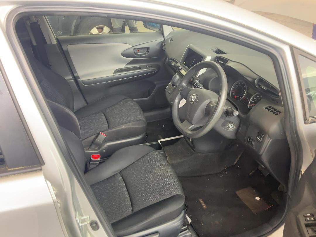 Photo '22' of Toyota Wish Photo '22' of Toyota Wish