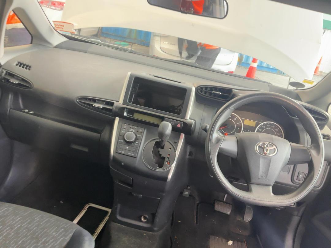 Photo '24' of Toyota Wish Photo '24' of Toyota Wish