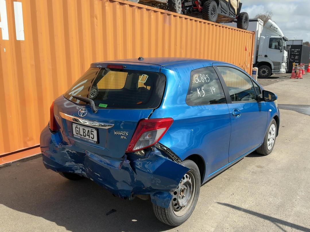 Photo '7' of Toyota Yaris YR