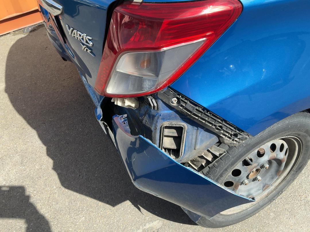 Photo '10' of Toyota Yaris YR