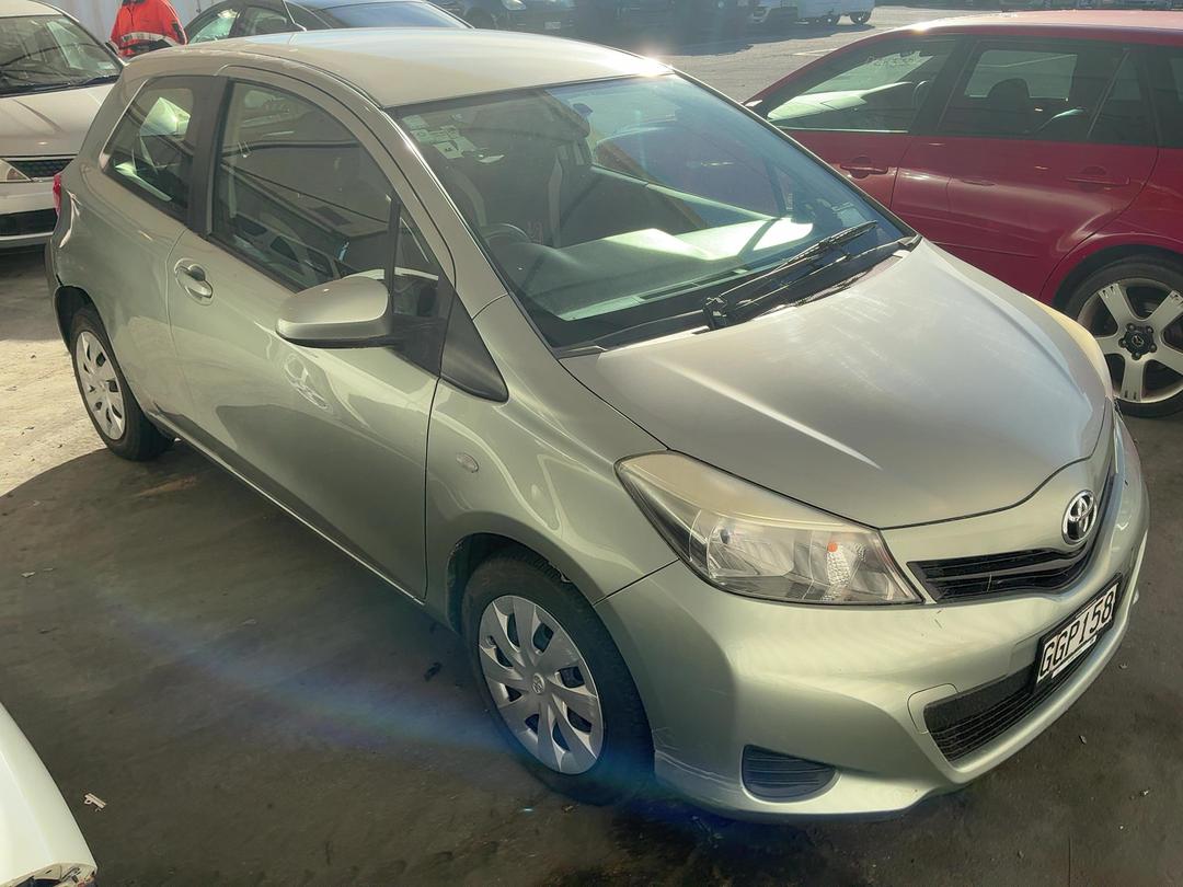 Photo '2' of Toyota Yaris YR Photo '2' of Toyota Yaris YR