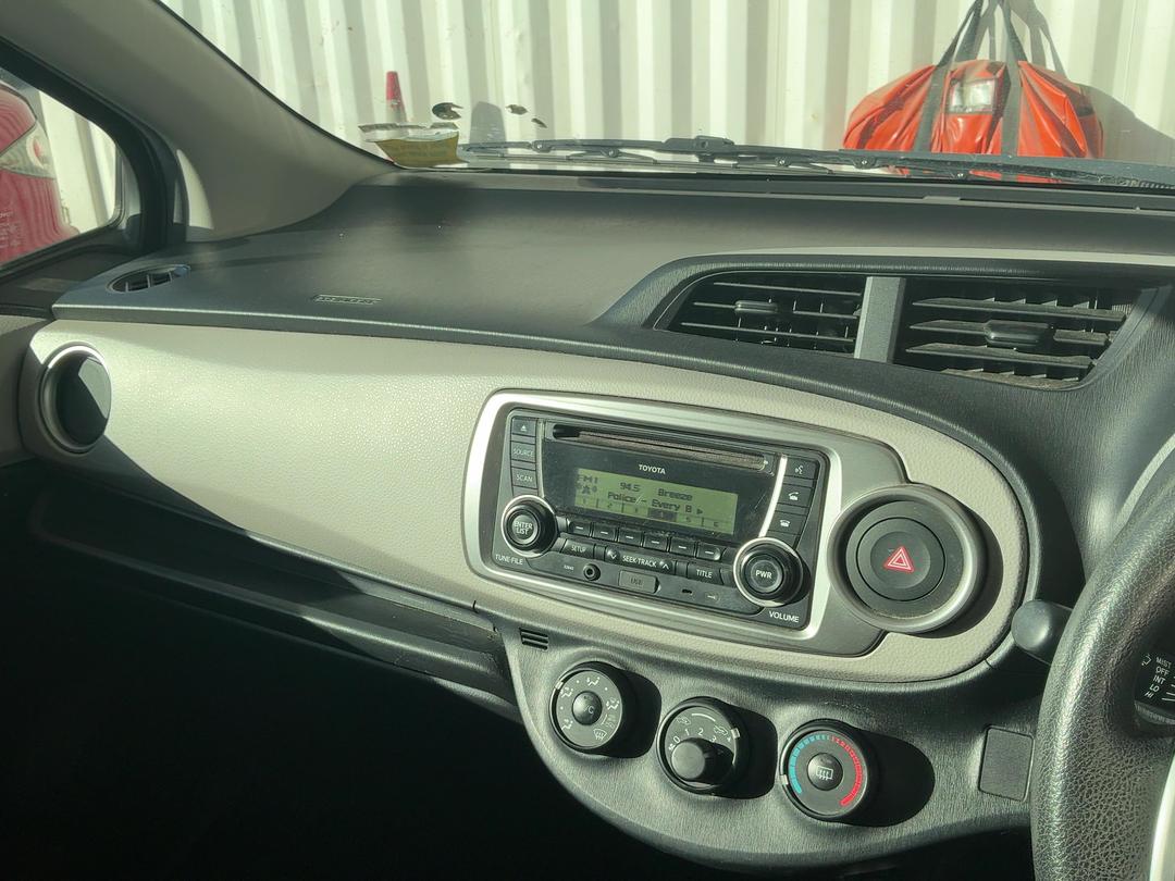 Photo '15' of Toyota Yaris YR Photo '15' of Toyota Yaris YR