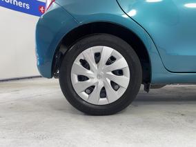 Photo '12' of Toyota Yaris